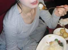【悲報】JKさん、とんでもないカレーの食べ方をしてしまうｗｗｗｗｗｗｗ