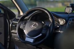 高級車とかブランド品買う奴って馬鹿なのか？