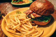 個人でハンバーガー屋やってる人←こいつ