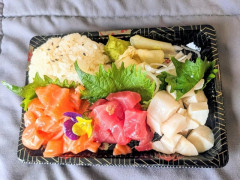 外国人「刺し身ってこのサイズのほうが美味しいと思わないか？」