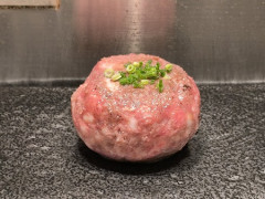 【悲報】あの人気生ハンバーグ店でO157食中毒発生、その見た目がガチでヤバイ