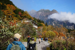 上高地まで鉄路引いてほしい