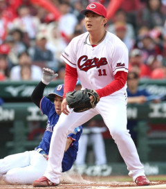 カープ齊藤持丸〝痛恨〟バッテリーミスで決勝点献上。平川落球から4失点。坂倉マルチ！秋山執念のヘッスラもリクエスト実らず。両リーグ最多5度目の完封負け【広島0-4中日/試合結果】