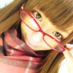 安藤萌々アナ スリットから太ももチラ見え！！