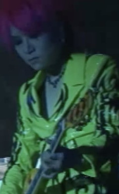 【悲報】YOSHIKI「Hideが旅立って今日で28年。今でも心の中でよく会話をする」