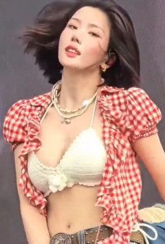 【動画】アイドルさん、小さいビキニでお乳を揺らしまくりヱロさ限界突破
