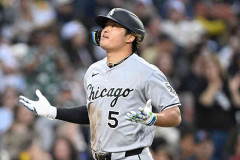 村上宗隆、メジャー単独トップ13号　敵地騒然の豪快3ラン…ジャッジら“置き去り”、年間65HRペース