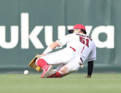カープドラ1平川蓮にズムスタの洗礼。太陽と重なって落球「見えなくなって終わってしまった」