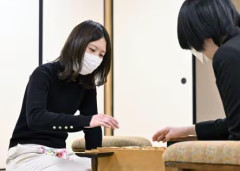 女流棋士「妊娠出産が被ると『タイトルか出産』の二者択一を迫られるのは不公平！」→連盟「規定を削除して変更しました」→「タイトル失うことに変わりないじゃない！」