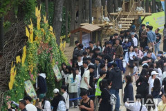 韓国人「韓国で行われた『ポケモン30周年』稀少カード配布で数万人の群衆が集まり警察と消防が出動する大騒動に発展！」→「日本のソフトパワーが凄すぎる‥」