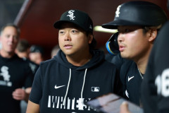 【朗報】村上宗隆の通訳「球場では少し距離を置いている。通訳がいなくてもコミュニケートできる選手になって欲しい」
