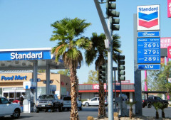 「トランプはどうしようもないバカ」米カリフォルニア州民、ガソリン価格急騰に激怒！