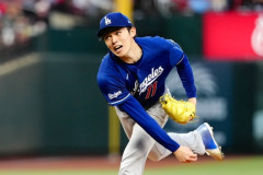 【朗報】ロバーツ監督、佐々木を称賛「今日はよくやったよ。課題も収穫もある大きく成長しているよ」