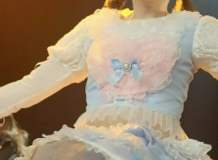 【画像】アイドルさん、ライブ中にパ〇チラしてしまうｗｗｗｗ