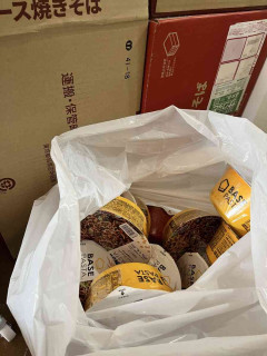 「知人が大量に余らせたベースパスタを5ダース引き取って1年半...4個ぐらい食べたが捨てられず放置していたが、ついに捨てる決心がついた」極端な不味さに議論沸騰