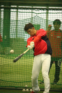 カープ中村奨成「右打ちの取り組み方を間違えていた」朝山3軍コーチ「フォームはすぐに改善した」
