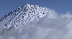 「救急車を呼んでほしい」”冬季閉鎖中”の富士山九合目付近で滑落事故  中国籍の23歳男性が軽傷＝静岡県警