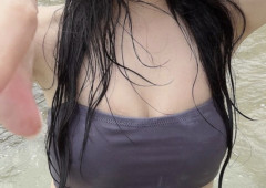 【悲報】地上波、ミスで美女の谷間を完全に映してしまう・・・