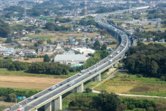 【悲報】バイク女子、高速で仲間のバイクオヤジに接触しあぼーんさせる