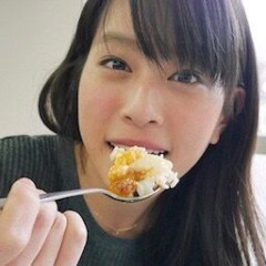 トラウデン直美さん、ミニスカユニフォームで始球式！生足、たまらんわ…