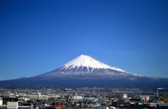 ”冬季閉鎖中”の富士山九合目付近で滑落事故 中国籍の23歳男性が軽傷「救急車を呼んでほしい」