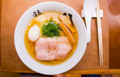 ラーメンって行列に並んでまで食いたいもんか？