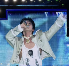 G-DRAGON、差別用語の書かれた衣装が議論に…事務所が謝罪「細心の注意を払う」