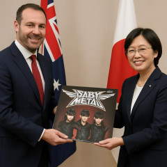 高市首相、豪アルバニージー氏にBABYMETALのレコードを贈呈   |  アナログレコードって音も良いし人気らしいね