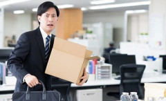 【悲報】1年で3社、『クビ』になったワイついに心が折れる...