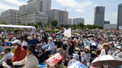 【物議】「日本の憲法を守りたい？なら何で誰も日の丸を持ってないの？教えてド左翼！」→国旗を持たないと愛国心がないのか？右と左の意見がぶつかり合う