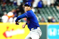 【悲報】ロバーツ監督「やっぱり明日の大谷は投手だけでいきます。DHは他の打者に立たせます」