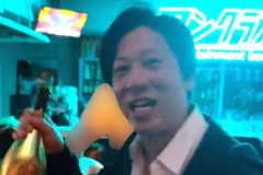 【悲報】女体タワーおじさん、てっぺんにいた女性にLINEを公開され、タワー建造を認めてしまうｗｗｗｗｗ
