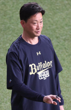 【？報】オリックス岸田監督、ニジイロクワガタを捕獲
