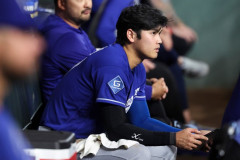 【悲報】ロバーツ監督「明日の大谷は二刀流中止、それが全員にとって最善の形」