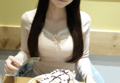 【朗報】芳根京子さんのナマ腋、ものすごくいい匂いがしそう