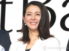 【悲報】小泉今日子(60歳)さん、武道館コンサートで憲法第9条を朗読ｗｗｗｗｗｗｗｗ