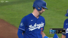 ドジャース、８回表２アウト二塁からタッカーのタイムリーで1点差に詰め寄る！！！！！！！！！！