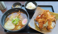 【悲報】この油淋鶏セットに780円出せますか？