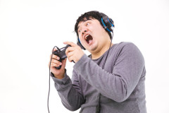 外国人女性「大人の男性がゲームをするのは魅力的ではない。女性にとって極めて魅力的ではないし、それは決して変わりない」