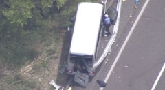 【悲報】磐越道でバスがガードレールに衝突し高校生１人死亡、26人けが