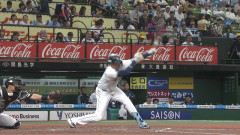 ネビン、自打球が一番痛い所へ…………