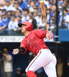 カープ菊池涼介、1号3ランホームラン！DeNA深沢鳳介から完璧弾！！