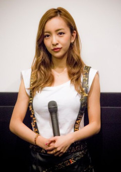 【悲報】板野友美さん、ホリプロを退社し独立「もう一歩、自分で進んでみたい」ｗｗｗｗｗｗｗｗｗｗ