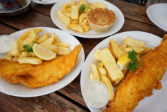 イギリス人の人気料理、フィッシュアンドチップスが窮地に　最盛期に400円が今や3300円に