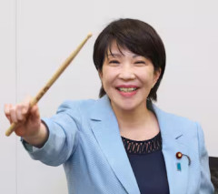 【画像】高市早苗さん、夕食会で「anal Takaichi」と署名してしまうｗｗｗｗｗ