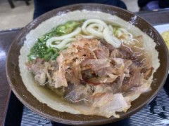 温かいうどん・そばのトッピング1位と言えば甘辛な肉ですが