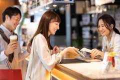 【悲報】未だに現金払いの人さん、キャッシュレスにしない理由がガチすぎるｗｗｗｗｗｗｗｗｗｗ