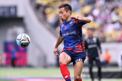 【悲報】長友佑都さん、W杯メンバー発表9日前に復帰するも0-3で敗戦してしまうｗｗｗｗｗｗｗｗｗｗ