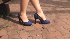 【画像】セクシーな木こりのお姉さん、エ□ッッッッッッッッッッッッッッ！