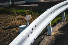 【衝撃】福島のクマ、ガードレールを使いこなしてしまう・・・・・・